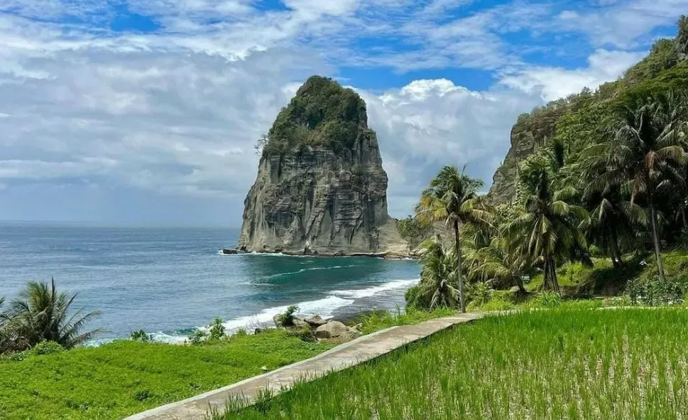 Inilah Beberapa Pantai Mini Raja Ampat Jawa Timur dengan Panorama Alam Memesona